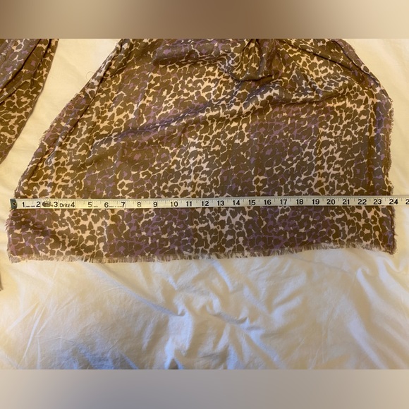 Aritzia Talula lightweight scarf - Picture 4 of 4